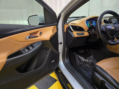 Used 2017 Chevrolet Volt Premier w/ Driver Confidence II Package image 19