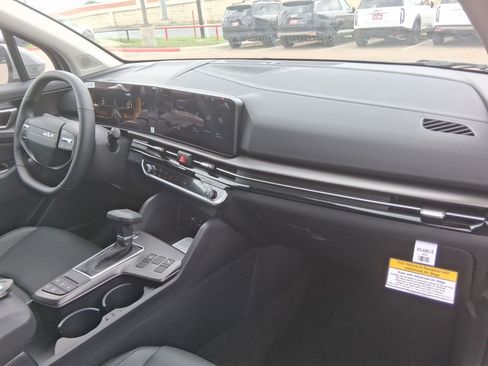 New 2026 Kia Sportage EX FWD image 11