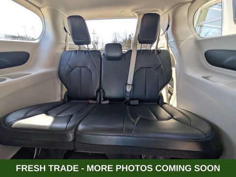 Used 2024 Chrysler Pacifica Touring-L image 17