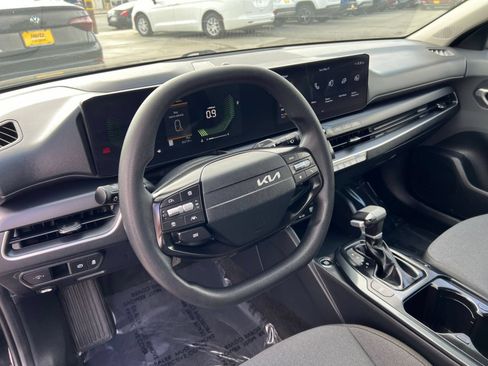 Used 2025 Kia K4 FWD image 31