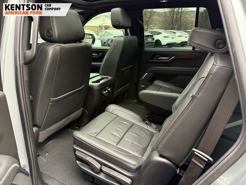 Used 2025 GMC Yukon Denali w/ Sun & Power Step Package image 37