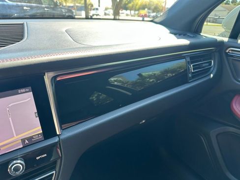 Used 2023 Porsche Macan image 26