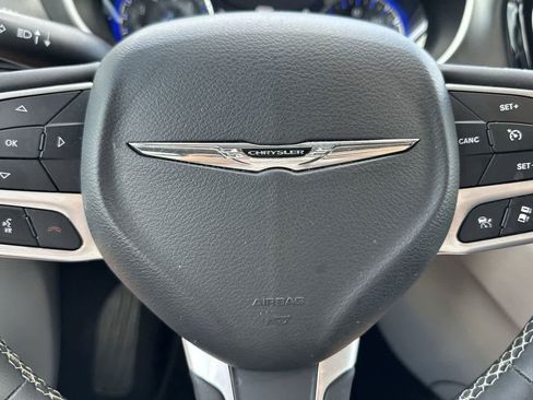 Used 2023 Chrysler Pacifica Touring-L image 61