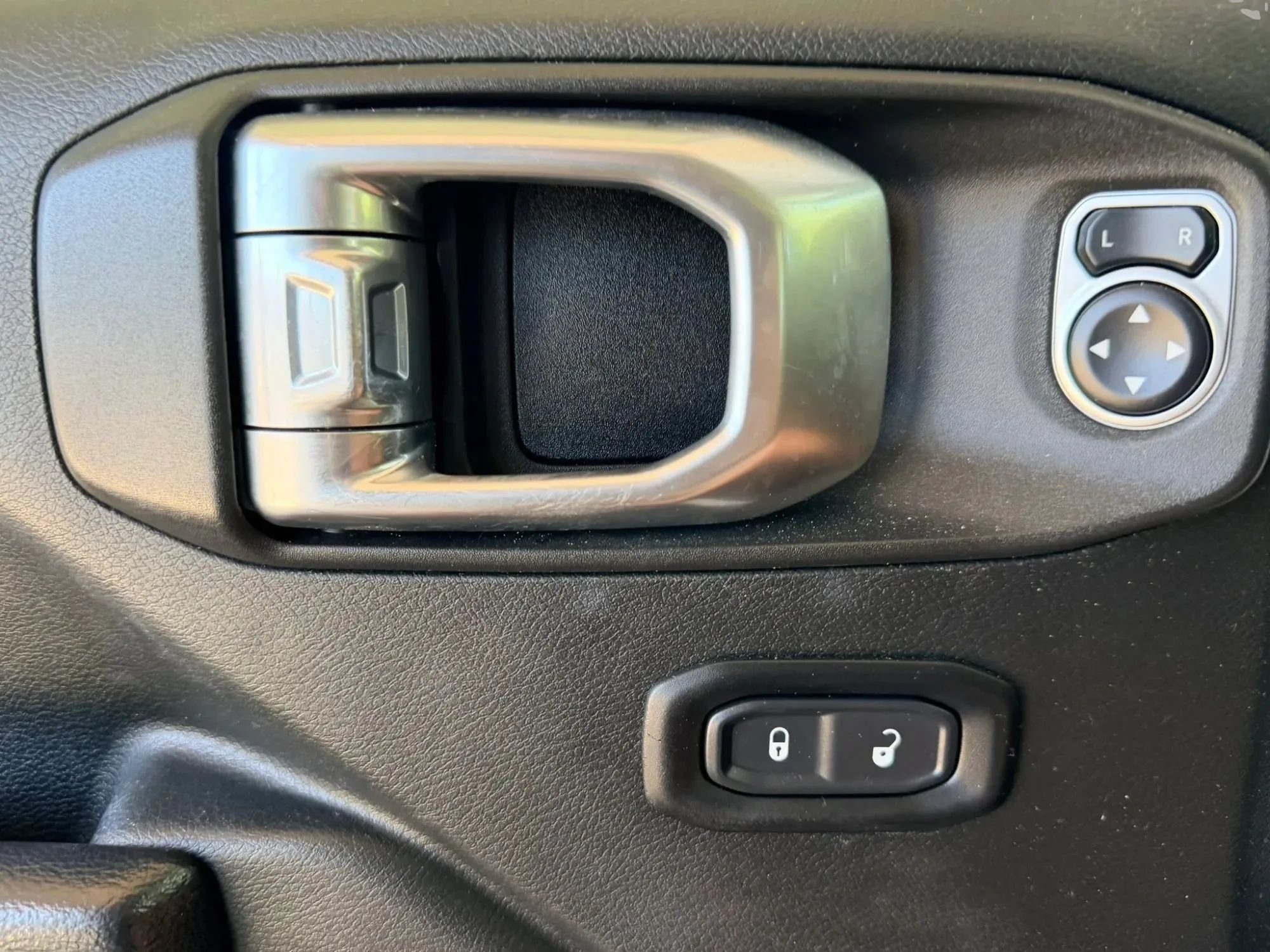 Used 2019 Jeep Wrangler Unlimited Sport S AWD/4WD image 25