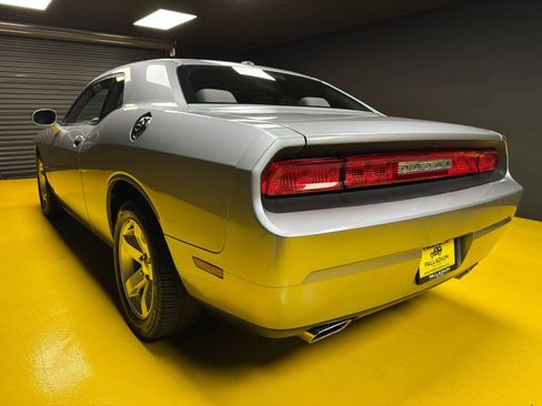 Used 2011 Dodge Challenger image 4