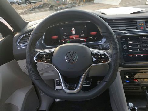 Certified 2022 Volkswagen Tiguan SE R-Line image 26