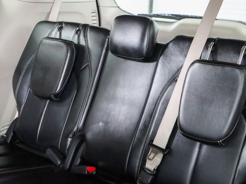 Used 2023 Chrysler Pacifica Touring-L FWD image 25