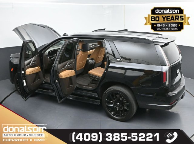 Used 2023 Cadillac Escalade Sport w/ LPO, ONYX Package AWD/4WD image 28
