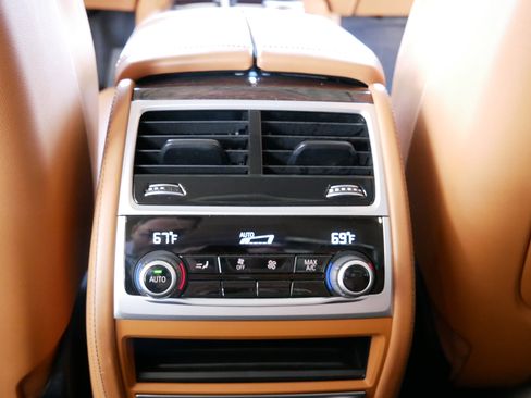 Used 2020 BMW 740i w/ Premium Package image 27