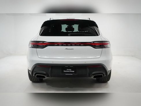 Certified 2025 Porsche Macan image 11