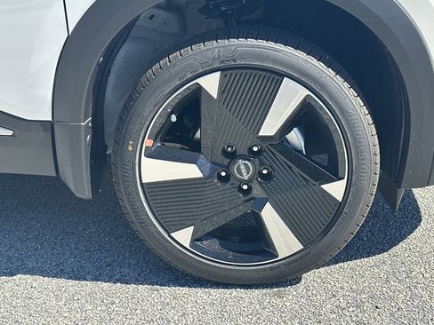 New 2026 Nissan Kicks SR image 12