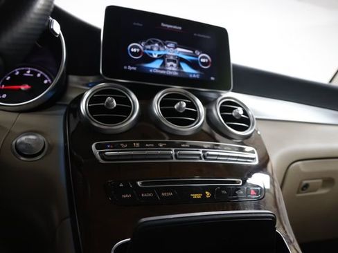 Used 2018 Mercedes-Benz GLC 300 4MATIC image 29