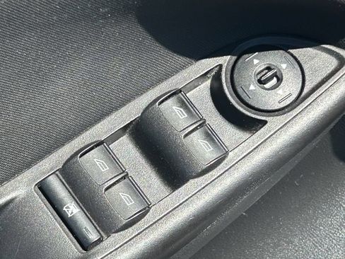 Used 2018 Ford Focus SE FWD image 24
