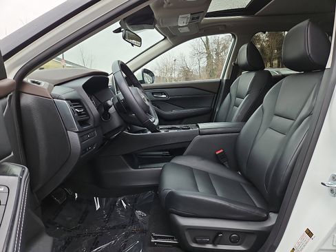 Certified 2023 Nissan Rogue SV w/ SV Premium B Package image 13