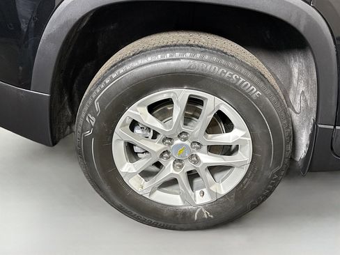 Used 2023 Chevrolet Traverse LS FWD image 33