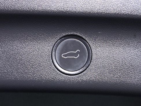Used 2022 Tesla Model Y Long Range AWD/4WD image 35