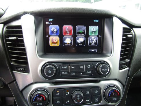 Used 2018 Chevrolet Suburban LT image 23