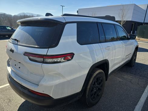 Used 2025 Jeep Grand Cherokee L Altitude image 2