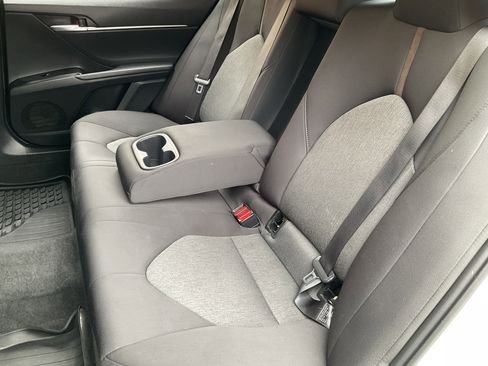 Used 2018 Toyota Camry LE FWD image 36