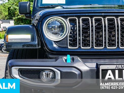 Used 2024 Jeep Wrangler Unlimited Sahara image 12