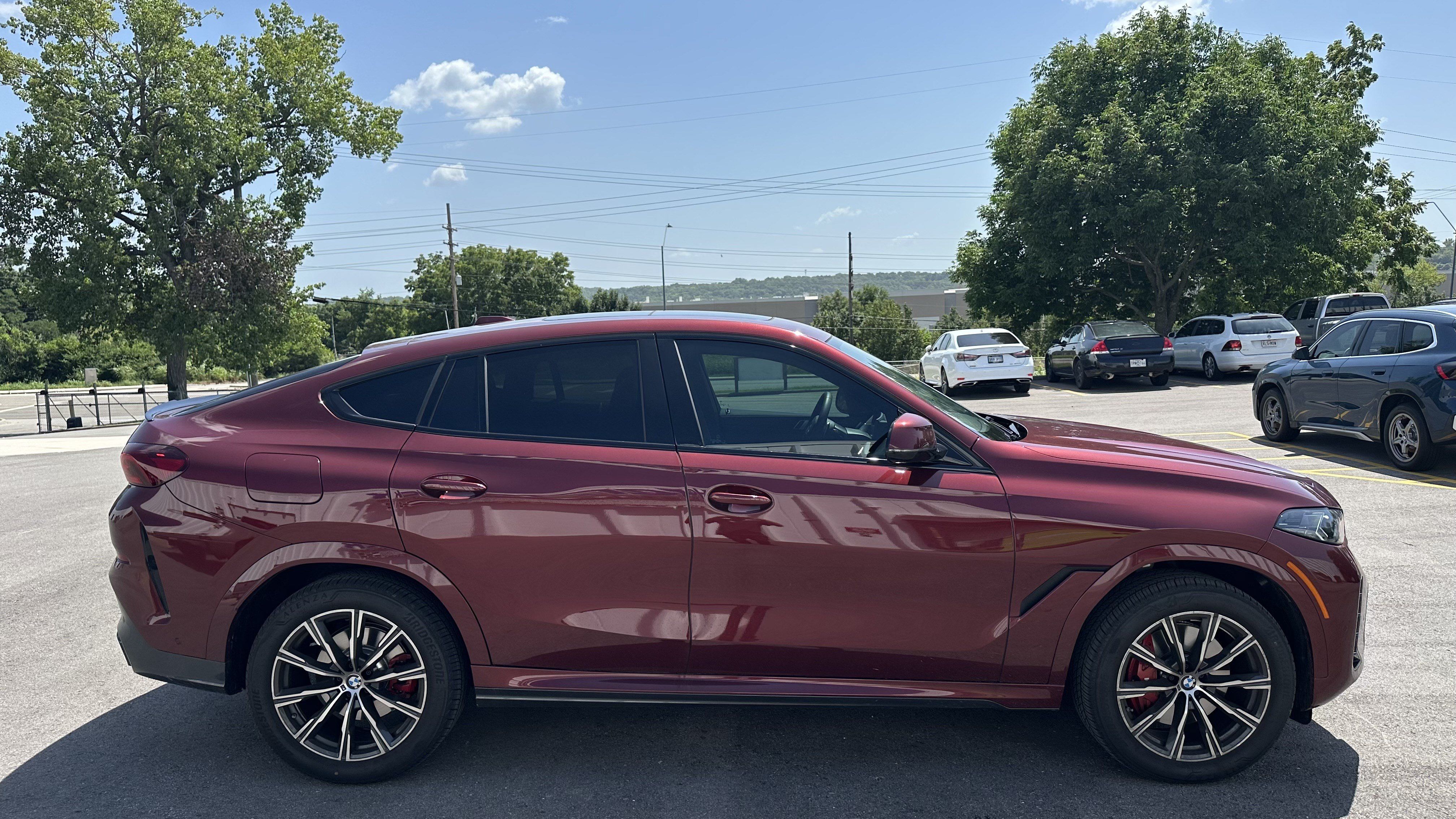 Certified 2027 BMW X6 xDrive40i w/ Premium Package AWD/4WD image 11