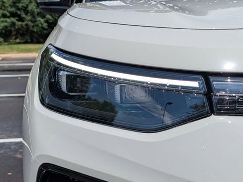 Certified 2026 Volkswagen Tiguan SE R-Line AWD/4WD image 16