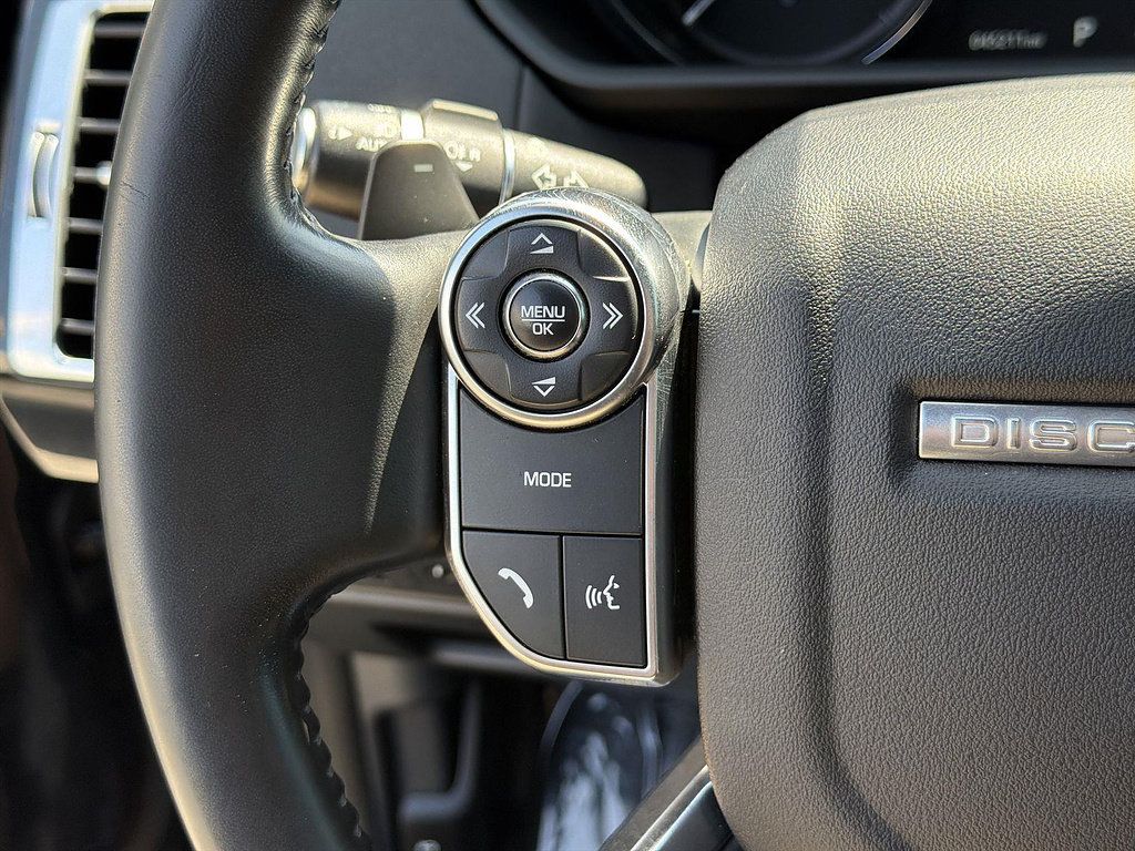 Used 2017 Land Rover Discovery SE AWD/4WD image 36
