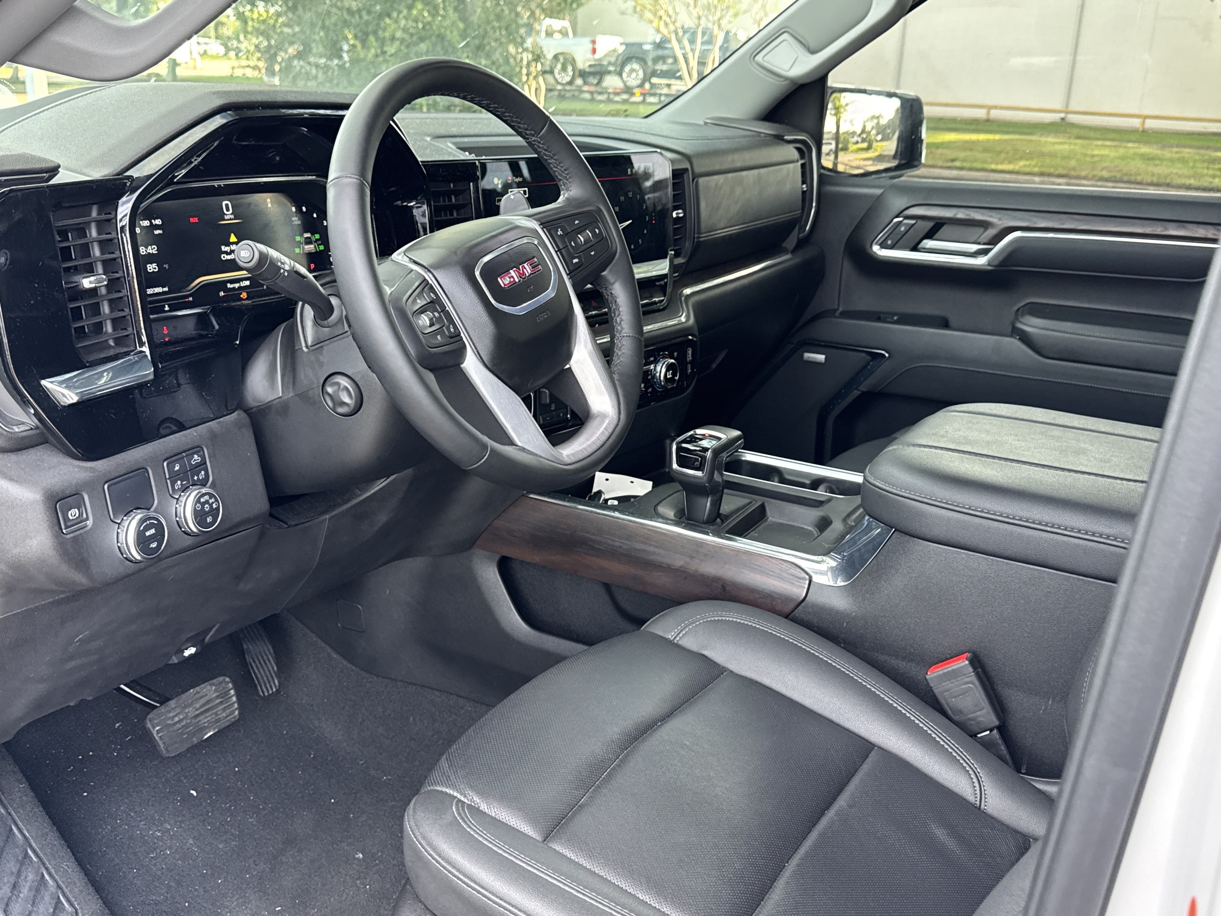 Used 2024 GMC Sierra 1500 SLT RWD image 5