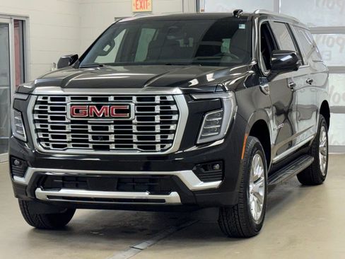 New 2026 GMC Yukon XL Denali w/ Advanced Technology Package AWD/4WD image 3