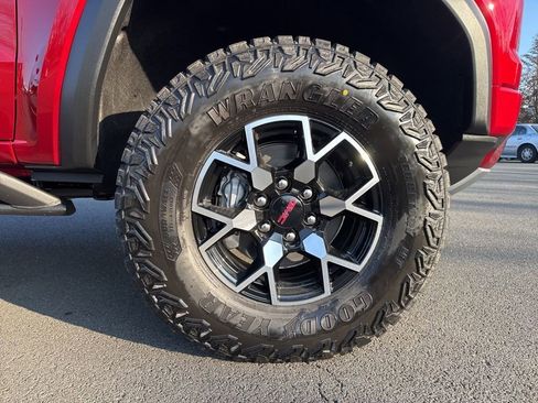 New 2026 GMC Canyon AT4X w/ LPO, Black Badging Package image 9