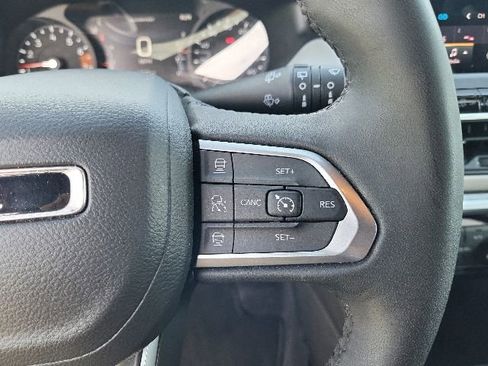 Used 2025 Jeep Compass Limited AWD/4WD image 38