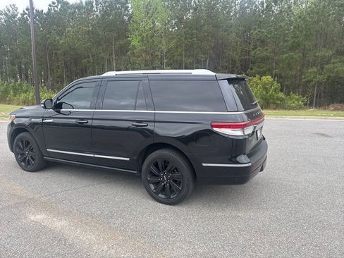 Used 2023 Lincoln Navigator Reserve image 2