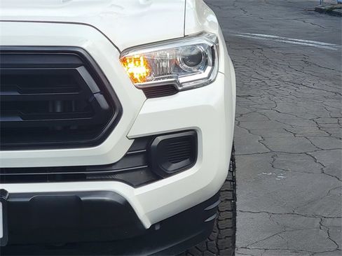 Used 2022 Toyota Tacoma SR w/ SR Convenience Package image 3