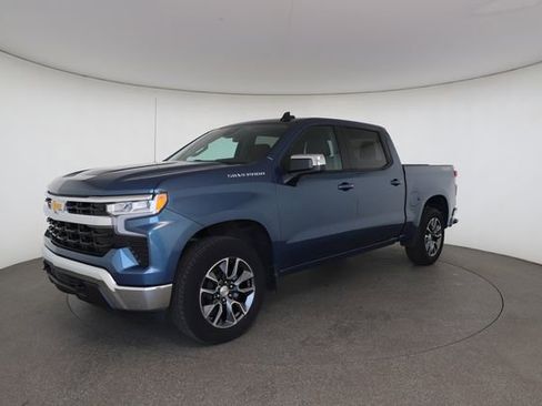 Used 2024 Chevrolet Silverado 1500 LT image 3