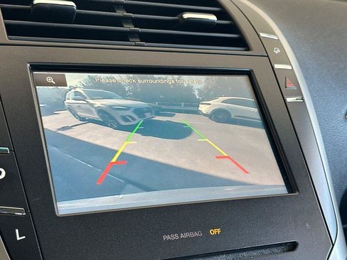 Used 2015 Lincoln MKZ Hybrid w/ Equipment Group 201A Select image 17