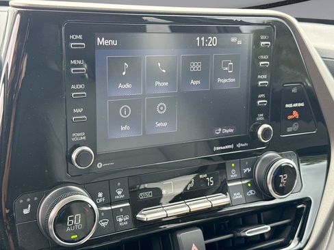 Used 2022 Toyota Highlander XLE FWD image 22