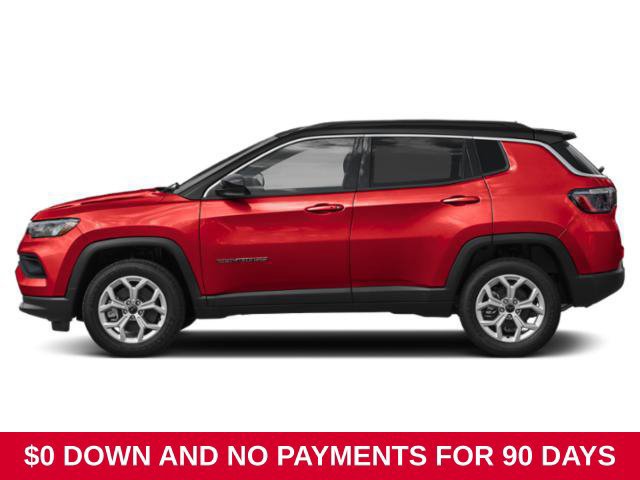 Used 2025 Jeep Compass Latitude w/ Sun & Sound Group AWD/4WD image 3