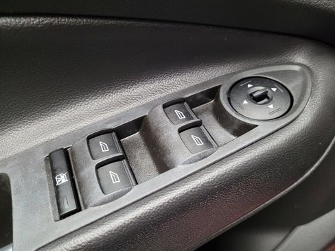 Used 2015 Ford Escape SE image 27