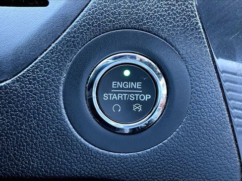 Used 2018 Ford Explorer XLT image 32