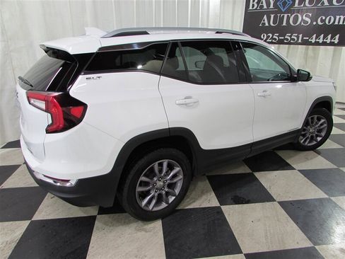 Used 2023 GMC Terrain SLT image 9