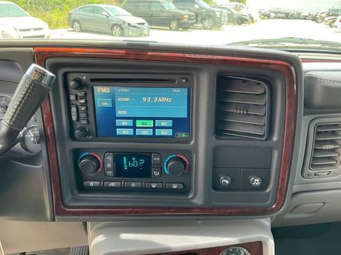Used 2005 Cadillac Escalade AWD image 14