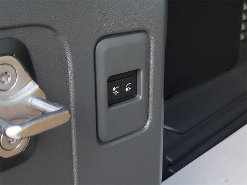 New 2025 Land Rover Defender 110 S image 36