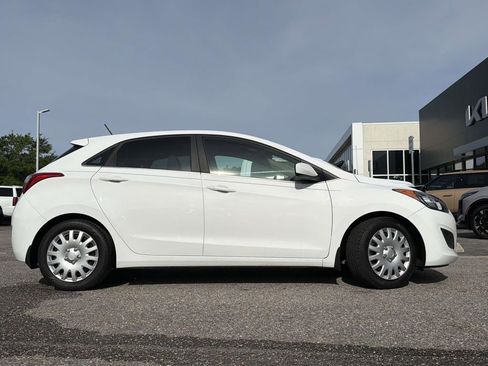 Used 2016 Hyundai Elantra GT FWD image 26