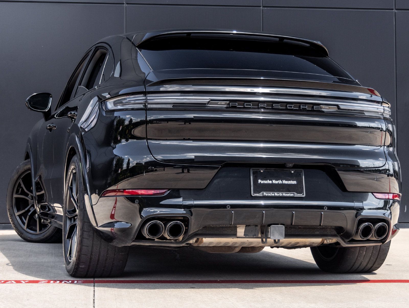 Used 2025 Porsche Cayenne GTS AWD/4WD image 3