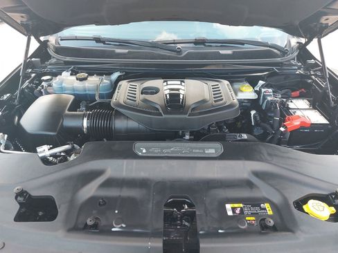 Used 2024 Jeep Wagoneer L Series II RWD image 31