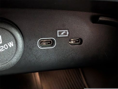 Certified 2024 Volvo XC40 B5 Core image 24