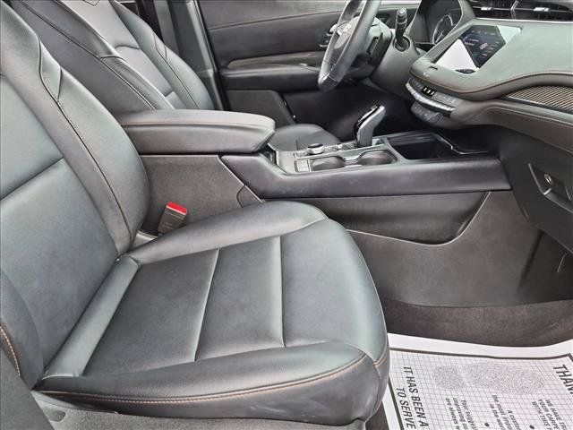 Used 2023 Cadillac XT4 Sport w/ LPO, Onyx Lite Package FWD image 18