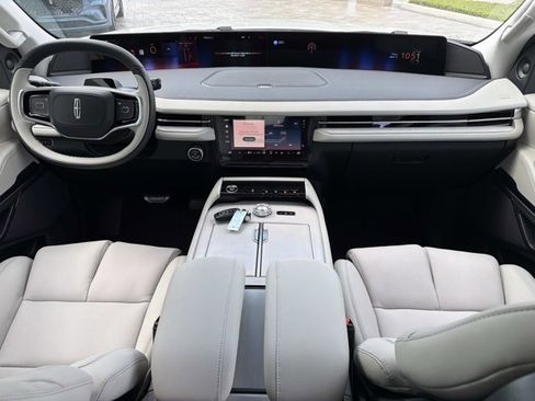 New 2026 Lincoln Navigator Premiere AWD/4WD image 25