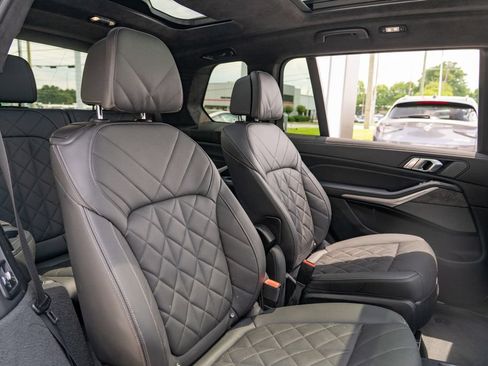 Used 2023 BMW X7 xDrive40i w/ M Sport Package AWD/4WD image 18