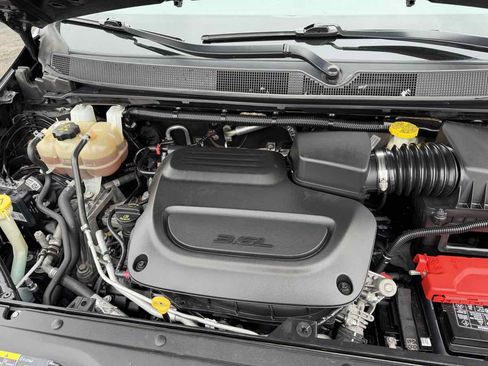 Used 2021 Chrysler Voyager Lxi image 20